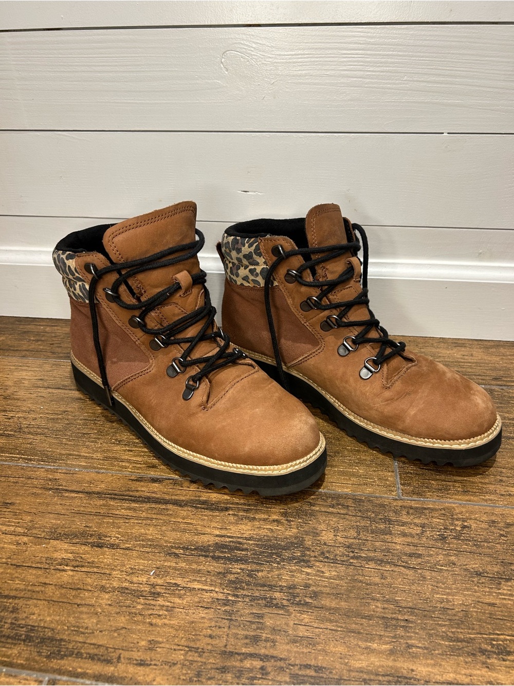 TOMS Brown Suede Lace Up Hiking Boots Leopard Print Women’s 8.5